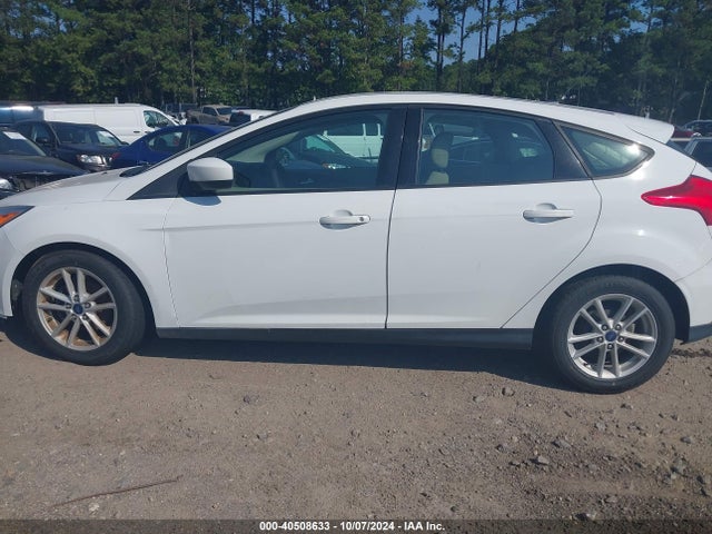 Ford FOCUS SE 2018 1FADP3K26JL238289 Image 14