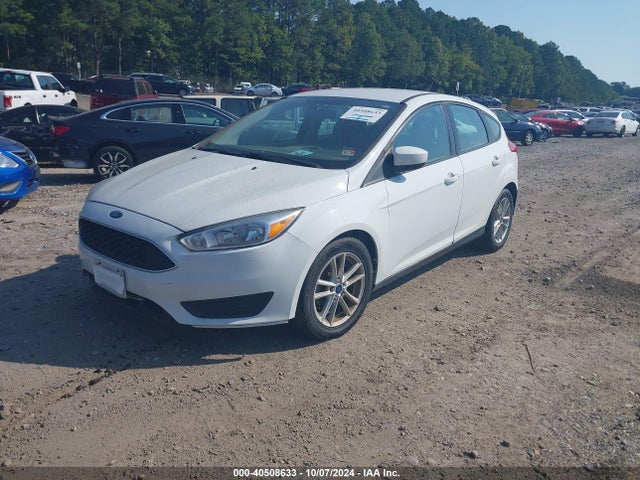Ford FOCUS SE 2018 1FADP3K26JL238289 Image 2