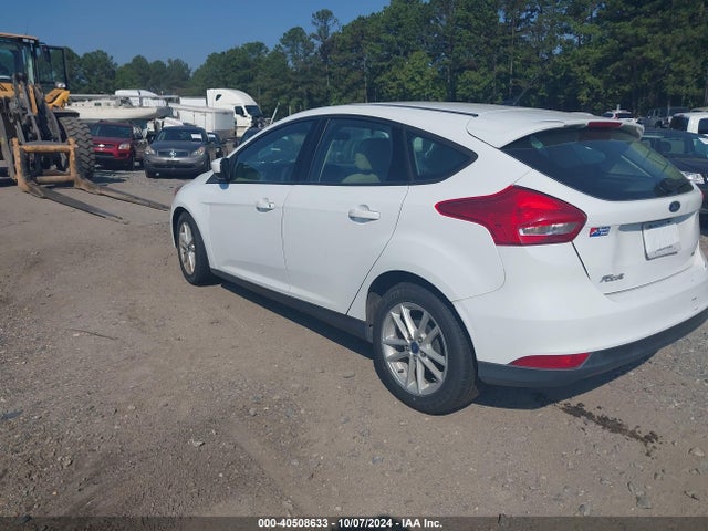 Ford FOCUS SE 2018 1FADP3K26JL238289 Image 3