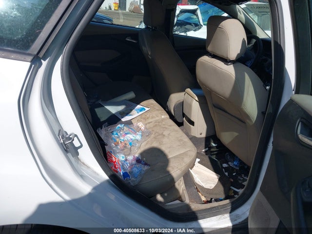 Ford FOCUS SE 2018 1FADP3K26JL238289 Image 8