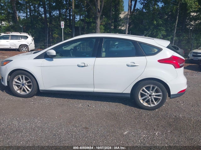 Ford FOCUS SE 2018 1FADP3K2XJL242863 Image 14