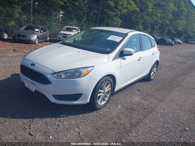 Ford FOCUS SE 2018 1FADP3K2XJL242863 Image 2