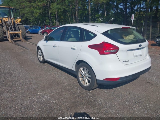 Ford FOCUS SE 2018 1FADP3K2XJL242863 Image 3
