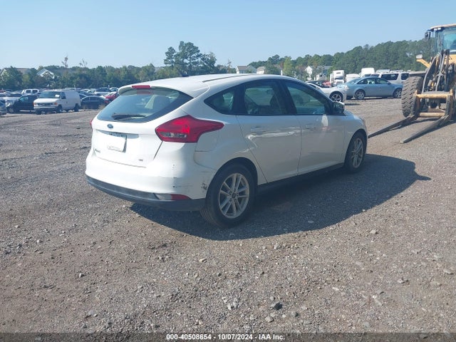 Ford FOCUS SE 2018 1FADP3K2XJL242863 Image 4
