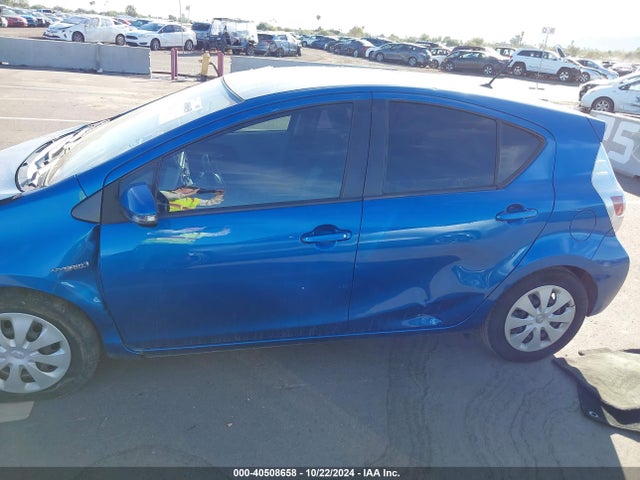 Toyota Prius C Two 2014 JTDKDTB37E1061093 Image 14
