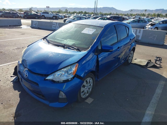 Toyota Prius C Two 2014 JTDKDTB37E1061093 Image 2