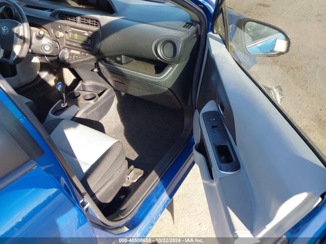 Toyota Prius C Two 2014 JTDKDTB37E1061093 Image 5