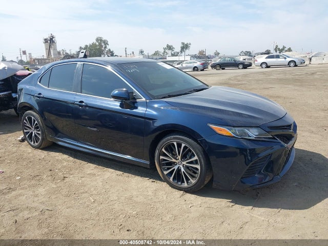 2018 4T1B11HK4JU530639 zdjęcie główne