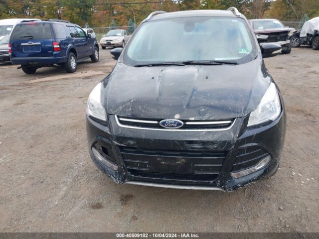 1FMCU9J90GUA14577 Ford Escape Titanium