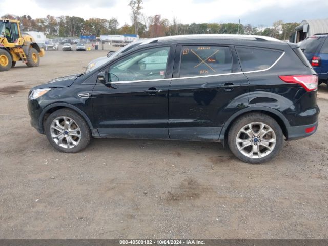 1FMCU9J90GUA14577 Ford Escape Titanium