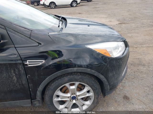 1FMCU9J90GUA14577 Ford Escape Titanium