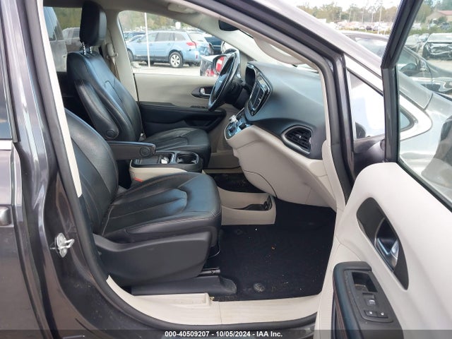 2C4RC1BG9LR272572 Chrysler Pacifica Touring L