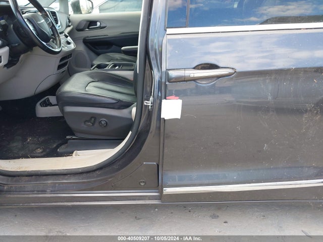 2C4RC1BG9LR272572 Chrysler Pacifica Touring L