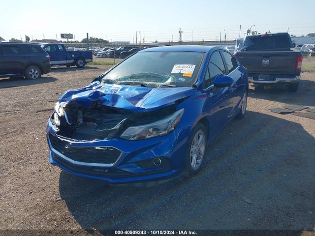 Chevrolet Cruze Lt Auto 2018 1G1BE5SM9J7243301 Image 2