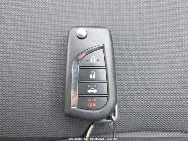 5YFEPMAE8NP339699 Toyota COROLLA LE