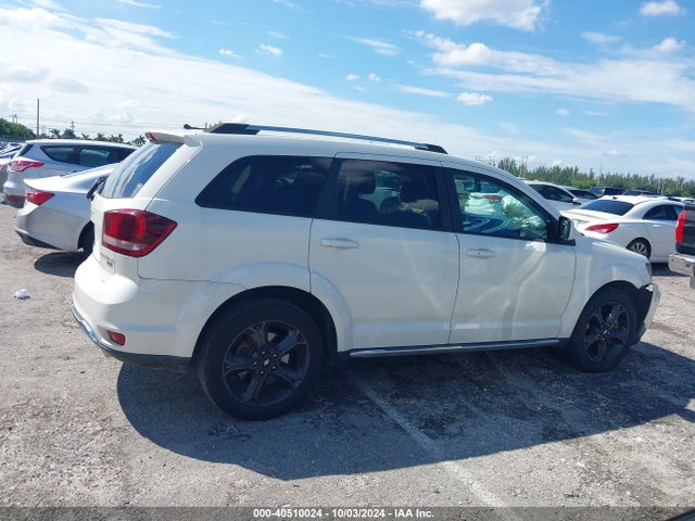 3C4PDCGG7JT335607 Dodge Journey Crossroad