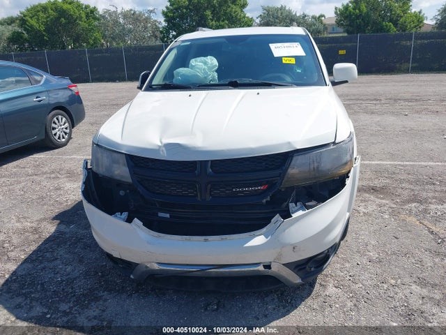 3C4PDCGG7JT335607 Dodge Journey Crossroad