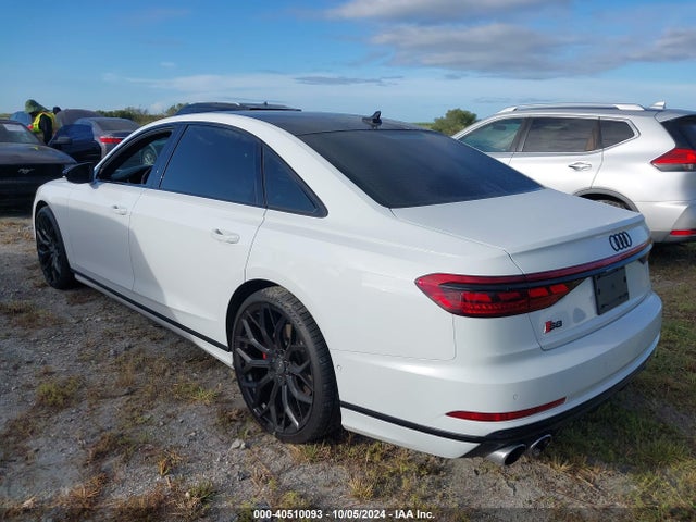 2021 AUDI S8 WAU8SAF89MN006708 Photo 2