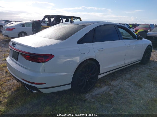 2021 AUDI S8 WAU8SAF89MN006708 Photo 3