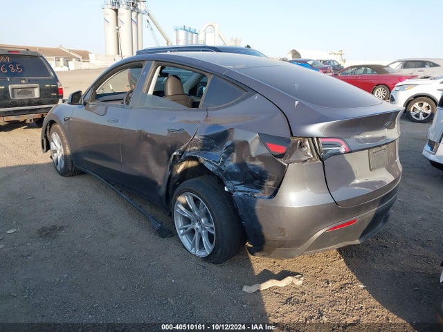 2023 TESLA MODEL Y 7SAYGDEE2PA178286 Photo 2