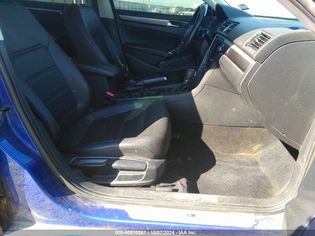 1VWDT7A35HC074788 Volkswagen Passat 1.8t R-line