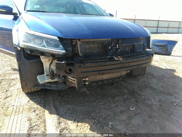 1VWDT7A35HC074788 Volkswagen Passat 1.8t R-line