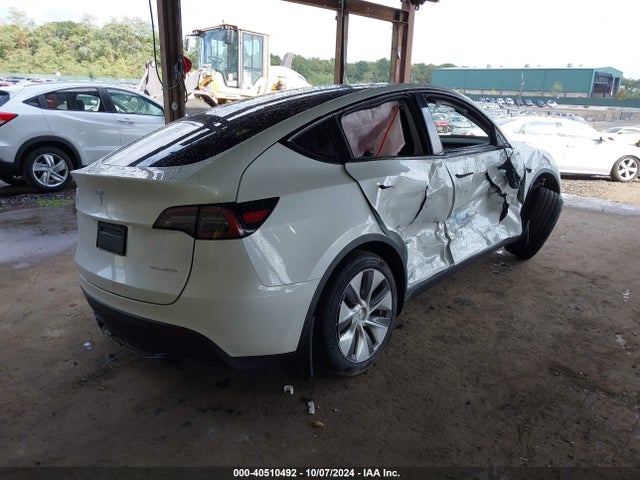2024 TESLA MODEL Y 7SAYGDEE7RA288673 Photo 3