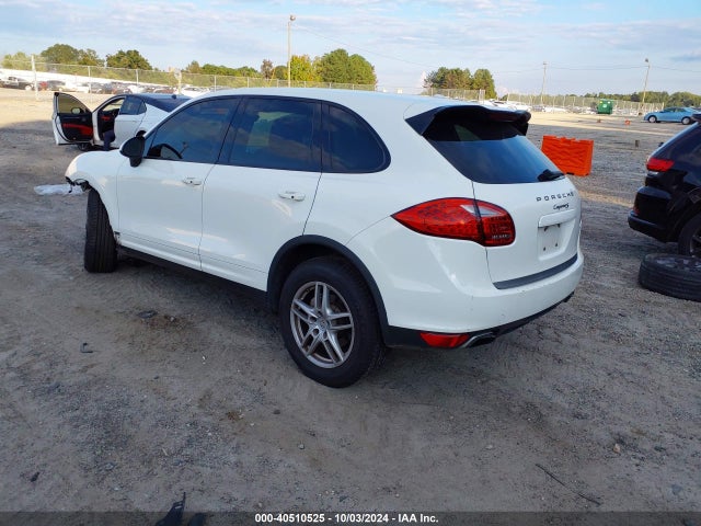 2011 PORSCHE CAYENNE WP1AB2A23BLA46982 Photo 2