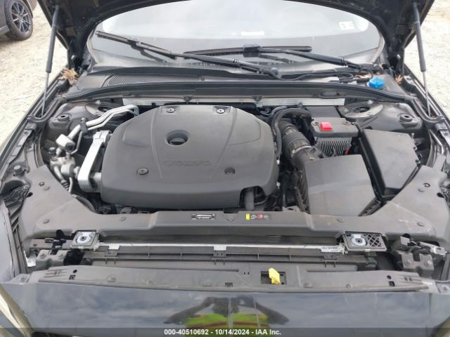 7JRA22TK6KG018330 Volvo S60 T6 Momentum