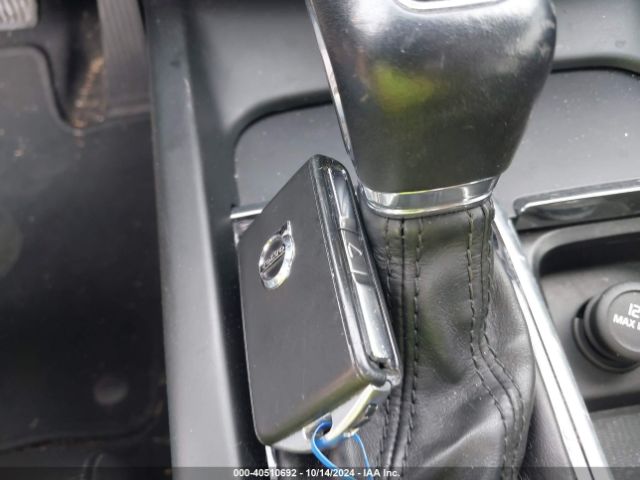 7JRA22TK6KG018330 Volvo S60 T6 Momentum