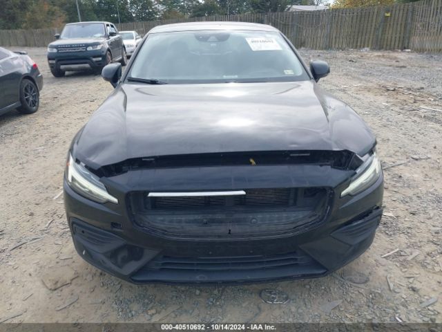 7JRA22TK6KG018330 Volvo S60 T6 Momentum