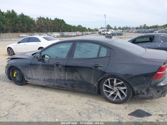 7JRA22TK6KG018330 Volvo S60 T6 Momentum