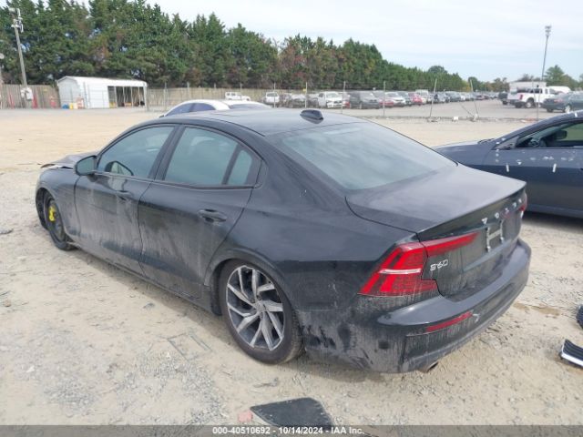 7JRA22TK6KG018330 Volvo S60 T6 Momentum