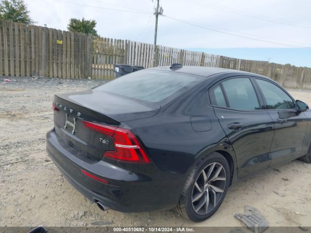 7JRA22TK6KG018330 Volvo S60 T6 Momentum