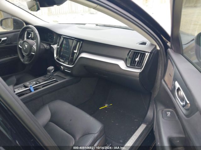 7JRA22TK6KG018330 Volvo S60 T6 Momentum