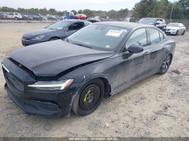 7JRA22TK6KG018330 Volvo S60 T6 Momentum