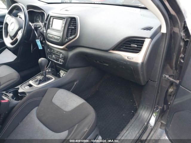 1C4PJMAB4EW218689 Jeep Cherokee Sport