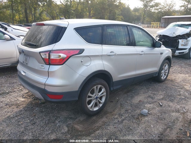 1FMCU0GDXHUA74777 Ford ESCAPE SE