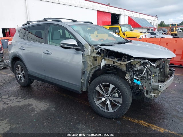 Toyota Rav4 Xle 2017 2T3RFREV9HW643128 Image 1