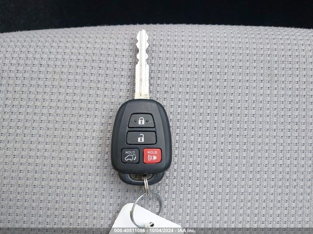 Toyota Rav4 Xle 2017 2T3RFREV9HW643128 Image 11