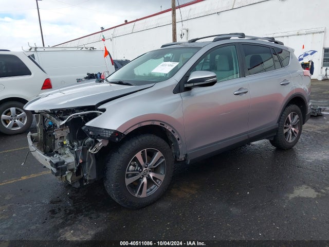 Toyota Rav4 Xle 2017 2T3RFREV9HW643128 Image 2