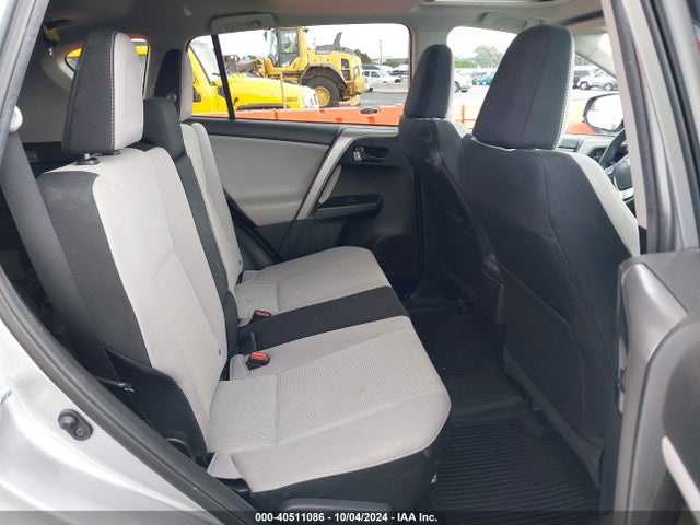 Toyota Rav4 Xle 2017 2T3RFREV9HW643128 Image 8