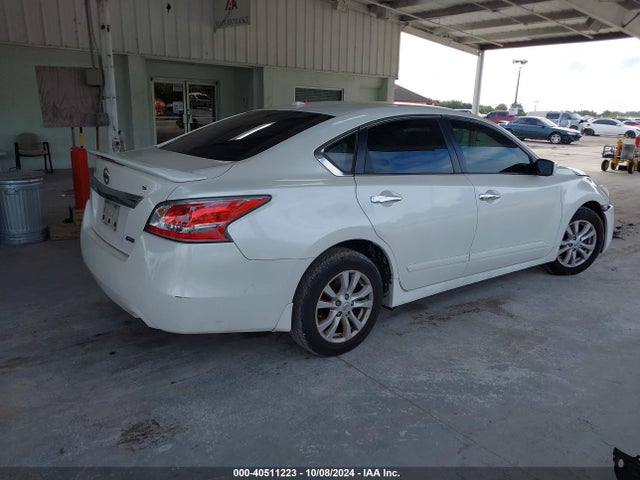 Nissan Altima 2.5 S 2014 1N4AL3AP1EC281925 Image 4