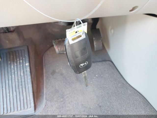 KNDMB5C16G6103511 KIA SEDONA LX