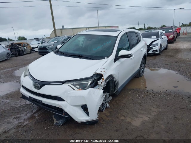 Toyota Rav4 Xle 2018 2T3WFREVXJW451502 Image 2