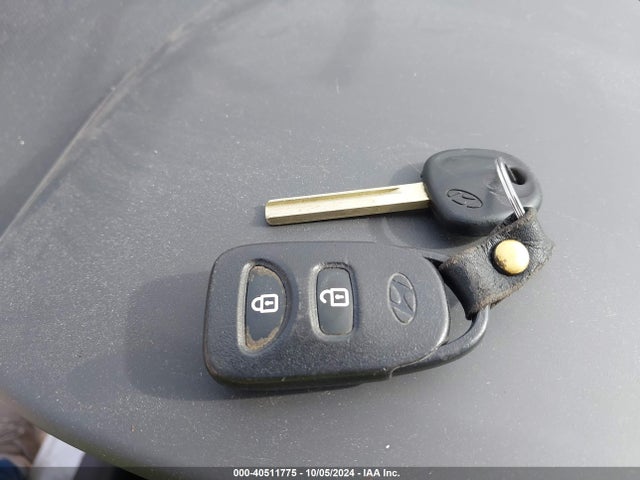KMHCT5AE6GU275561 Hyundai ACCENT SE