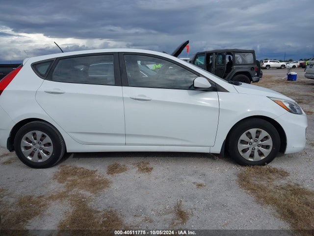 KMHCT5AE6GU275561 Hyundai ACCENT SE