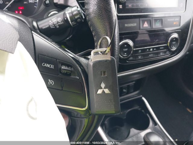 JA4AD3A38JZ030924 Mitsubishi Outlander Le