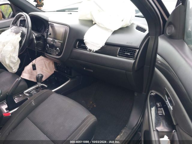 JA4AD3A38JZ030924 Mitsubishi Outlander Le