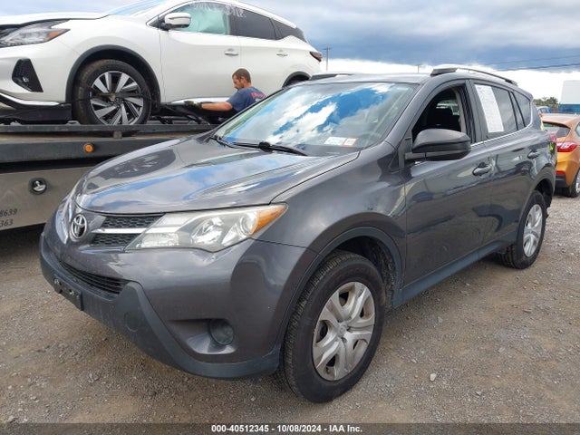 Toyota RAV4 LE 2015 JTMBFREV8FJ037977 Image 2